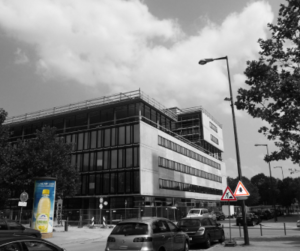 Hum-ID Referenz Flachdach Beispiel Bürogebäude
