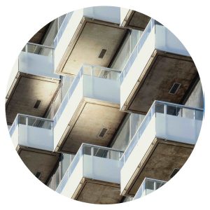 Balkone an einem Mehrfamilienhaus